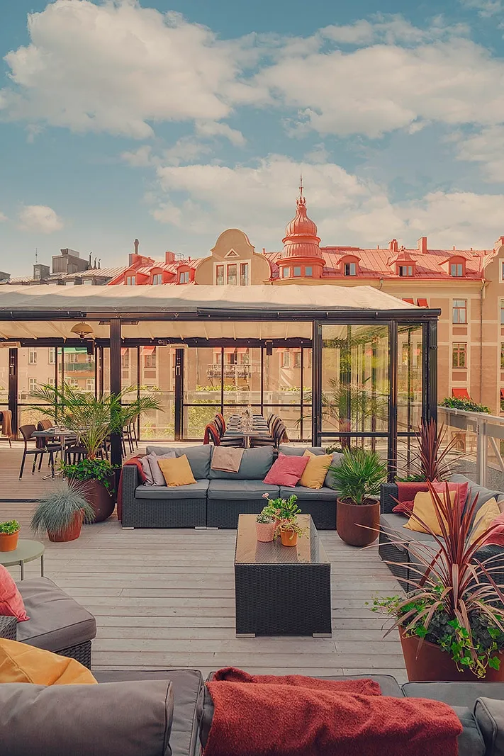 Rooftop Terrace - up to 150 people.