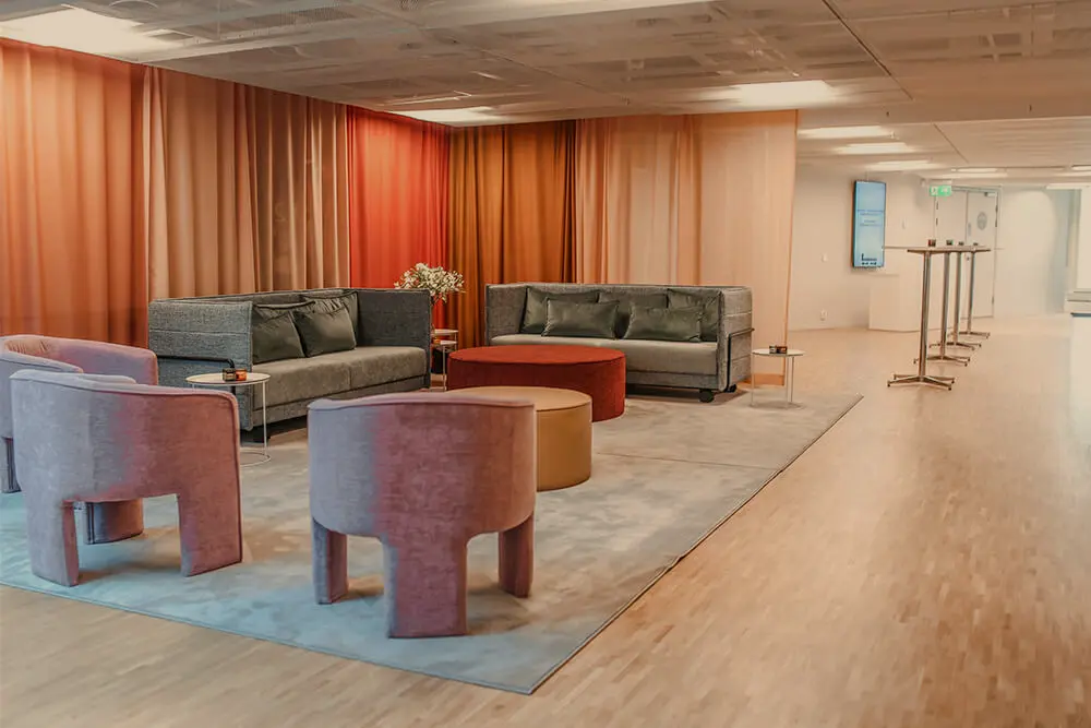 Tor Lounge - up to 150 people.
